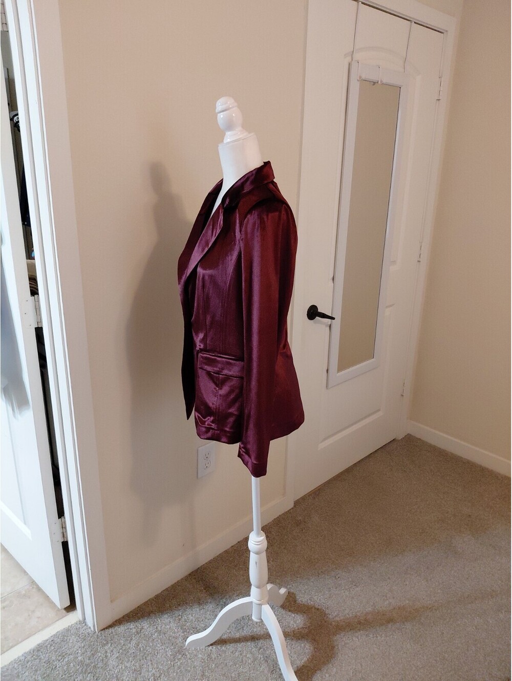 White House Black Market One-Button Velvet Blazer Size XS Burgandy EUC - Picture 5 of 8